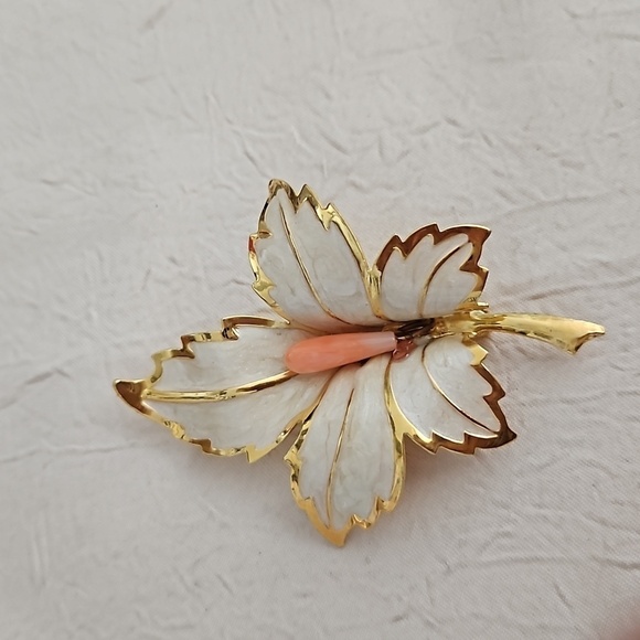 Vintage Gold Tone, White Faux Pearl Swirl Enamel with Faux Coral Stem Brooch - Picture 1 of 7